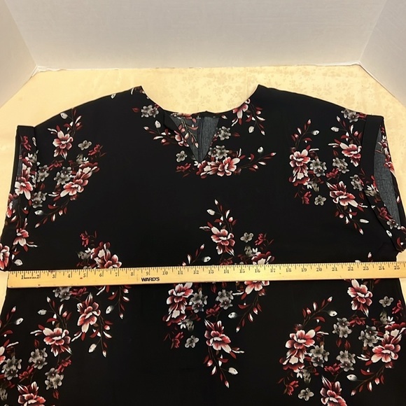 Shein 2XL Floral Short Sleeve Blouse/Top - Picture 3 of 8
